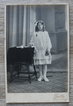 Kabinett Foto auf Karton / Regensburg / 1900-1910 / Foto Atelier Spalke / Mädchen Kommunion